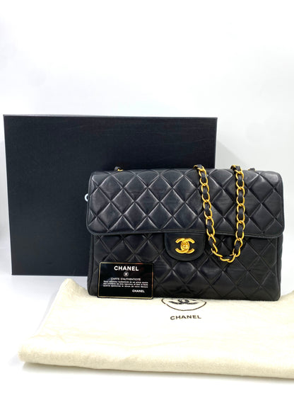 CHANEL Timeless Classic Single Flap Bag Jumbo schwarz Lammleder