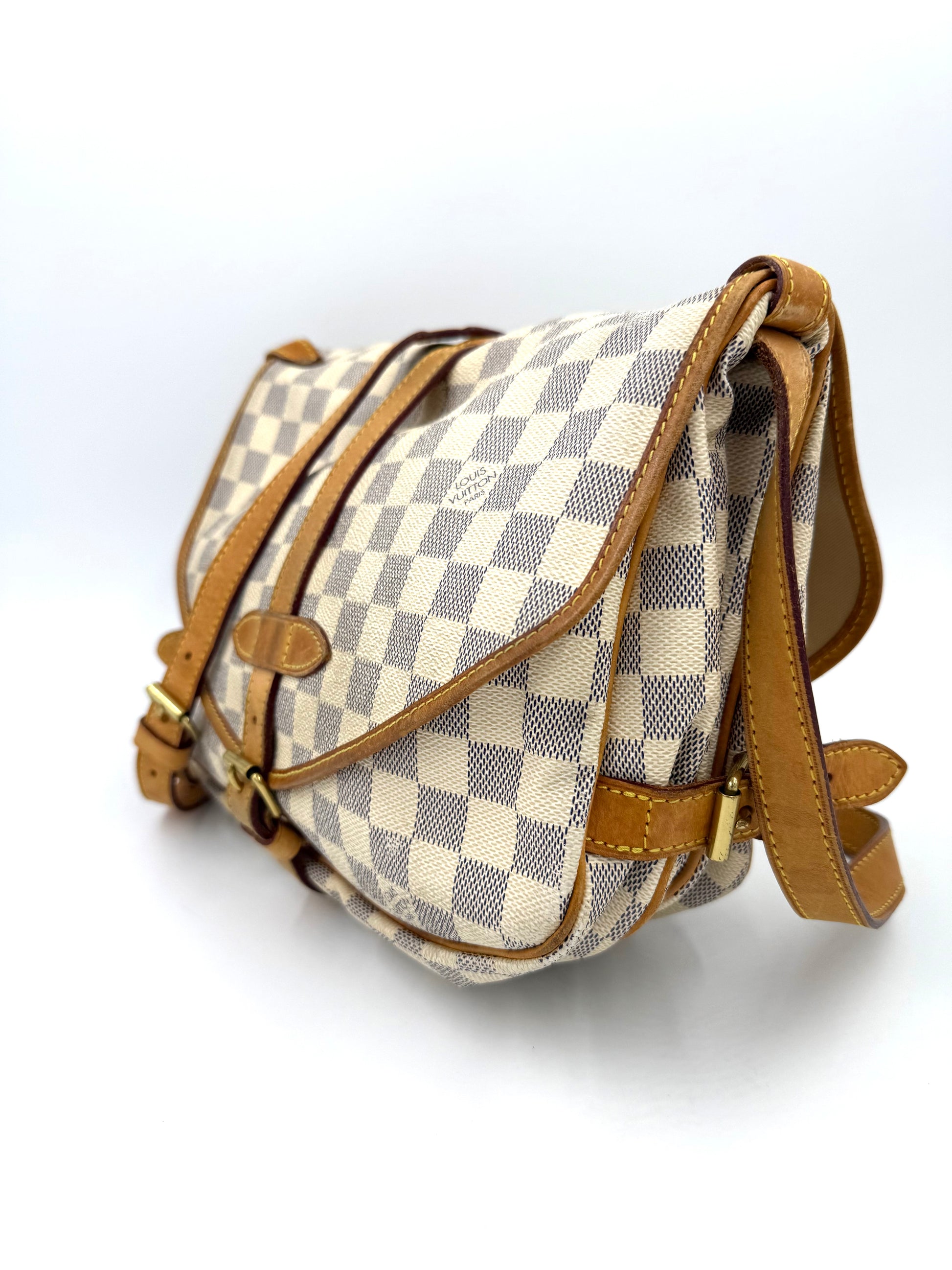 LOUIS VUITTON Saumur 30 Damier Azur große Designer Handtasche mit Karo-Canvas und Lederdetails in hochwertiger Secondhand-Qualität