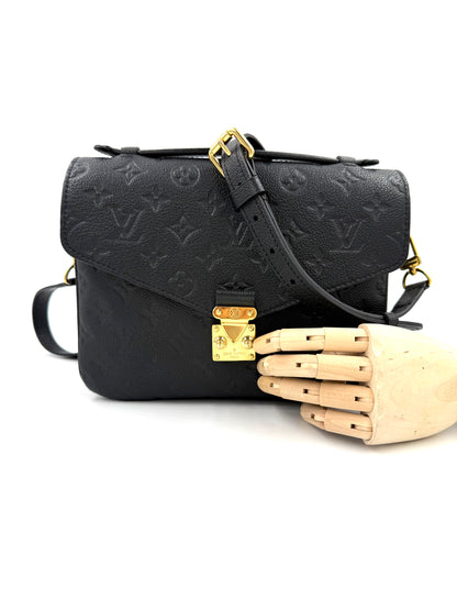 LOUIS VUITTON Pochette Metis Monogram Empreinte schwarz