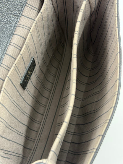 LOUIS VUITTON Pochette Metis Monogram Empreinte schwarz