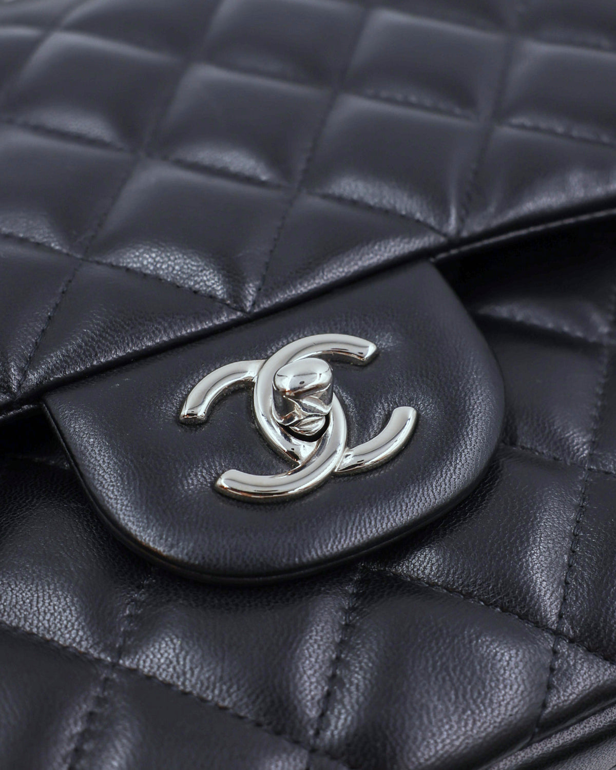 CHANEL Timeless Double Flap Jumbo schwarz SHW, schwarze gesteppte Tasche mit silberfarbenem CC Logo