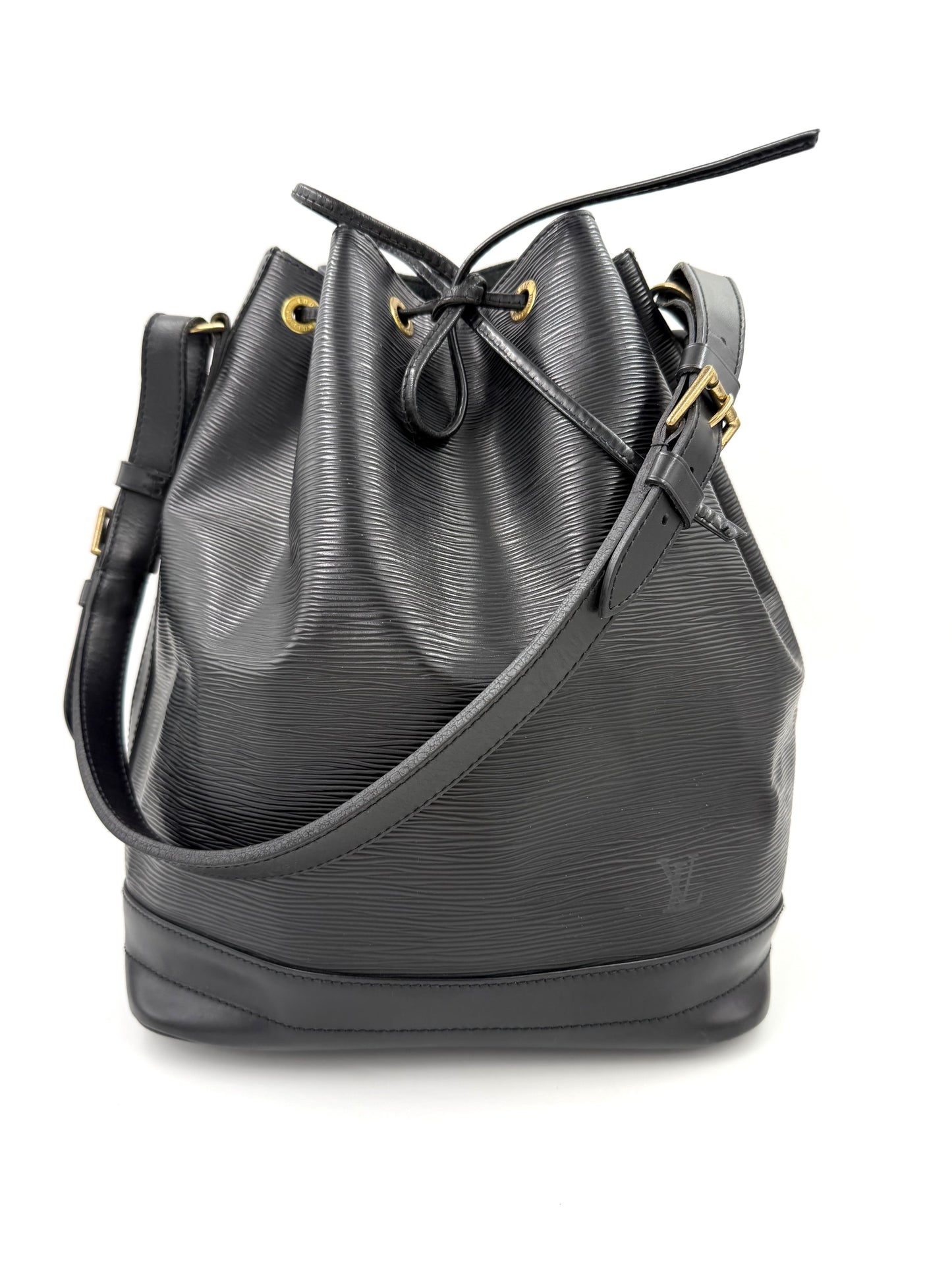 LOUIS VUITTON Noe grande Epi schwarz Frontansicht mit Kordelzug, verstellbarem Lederriemen und feiner Lederstruktur Second Hand