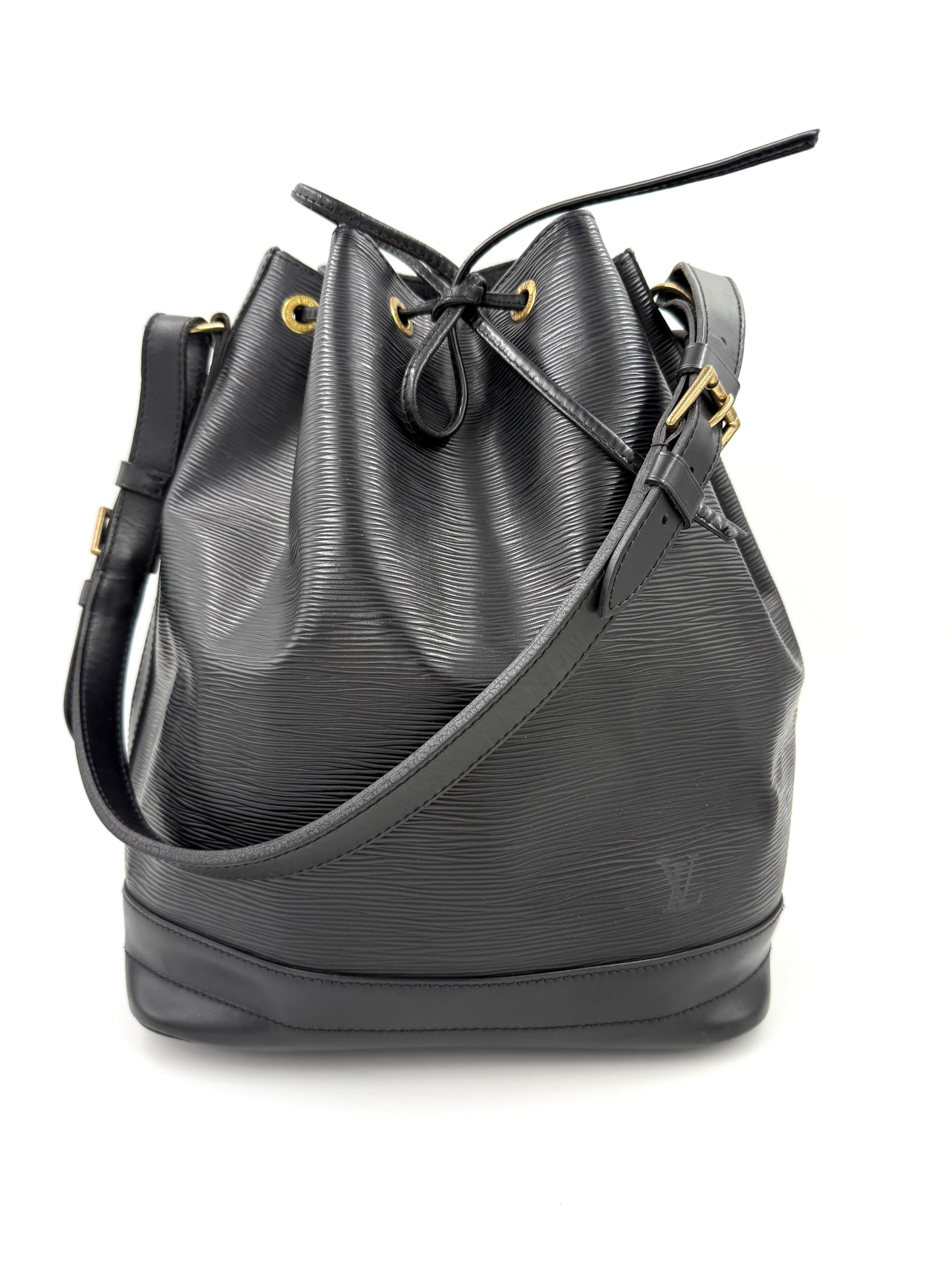 LOUIS VUITTON Noe grande Epi schwarz Frontansicht mit Kordelzug, verstellbarem Lederriemen und feiner Lederstruktur Second Hand