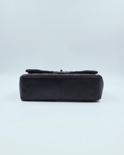 CHANEL Timeless Double Flap Jumbo schwarz SHW, schwarze gesteppte Designerhandtasche in Rückansicht