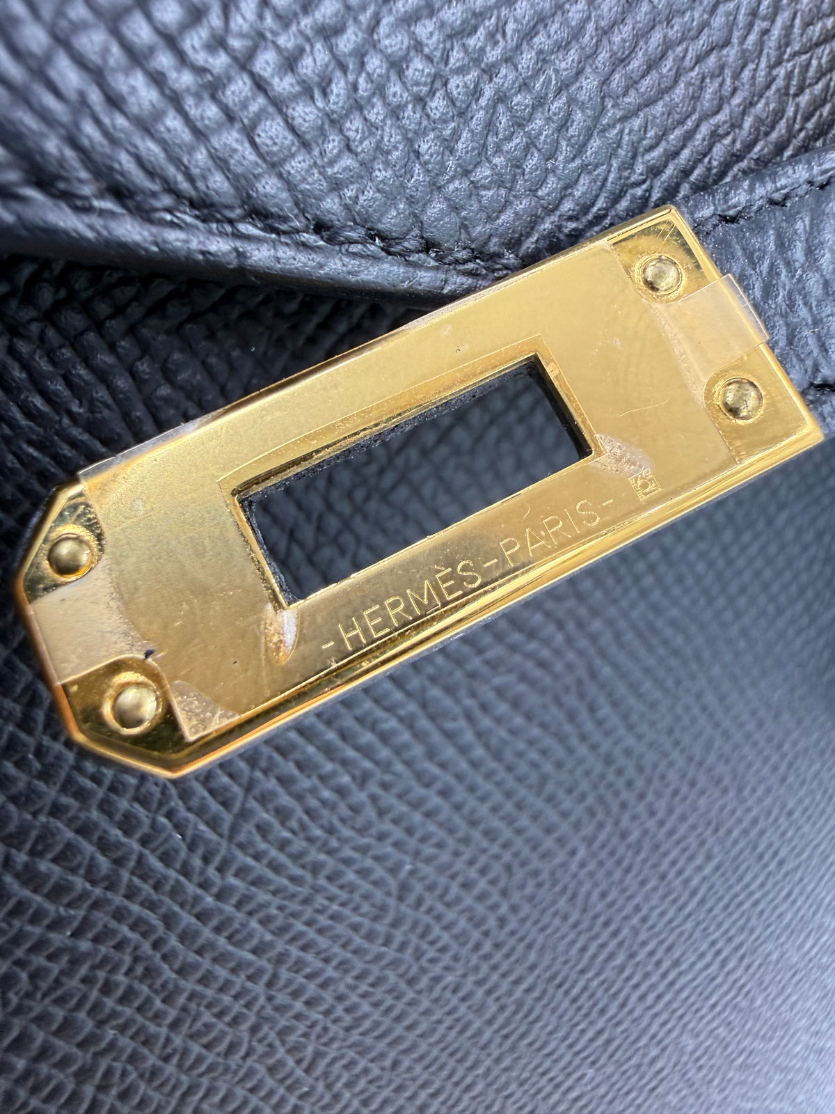 HERMÈS Kelly 25 Epsom Schwarz GHW