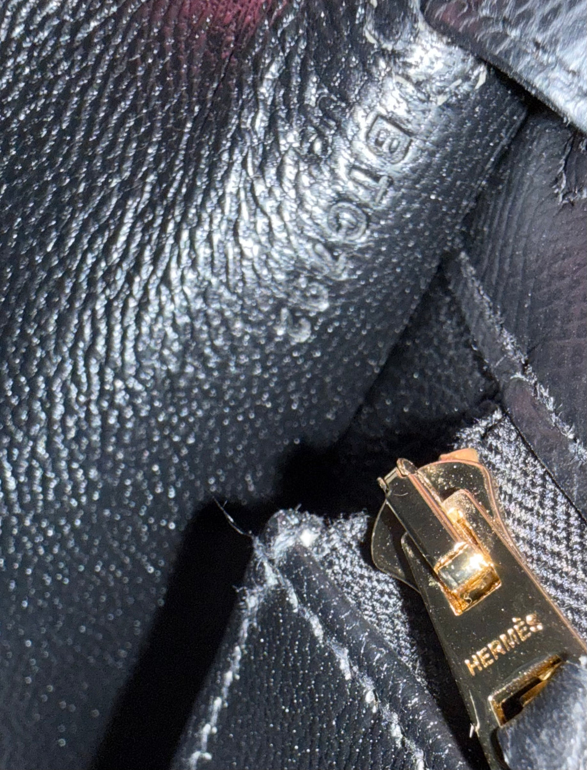 HERMÈS Kelly 25 Epsom Schwarz GHW