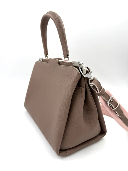 LOUIS VUITTON Astrid Taupe Rose Designer Handtasche aus genarbtem Leder mit verstellbarem rosafarbenem Schulterriemen second hand