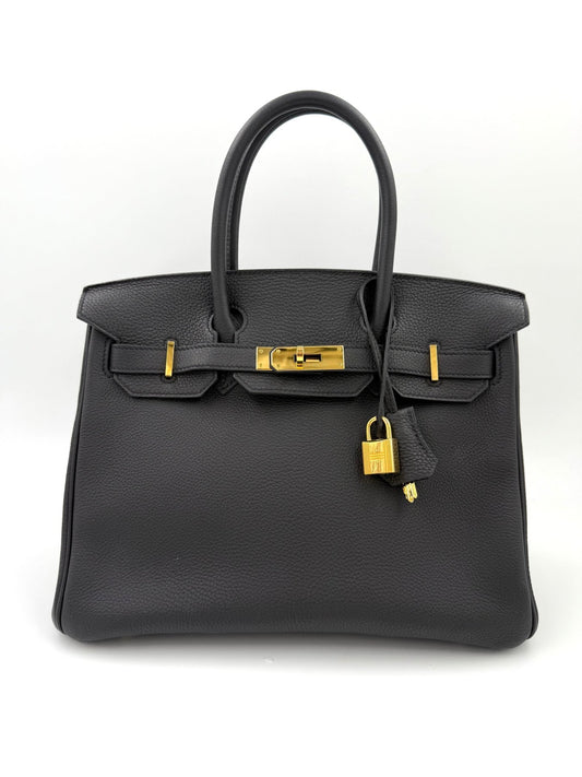 HERMÈS Birkin 30 Togo schwarz GHW aus weichem Togo Leder mit goldener Hardware, eleganter Luxus-Handtasche im neuwertigen Zustand.