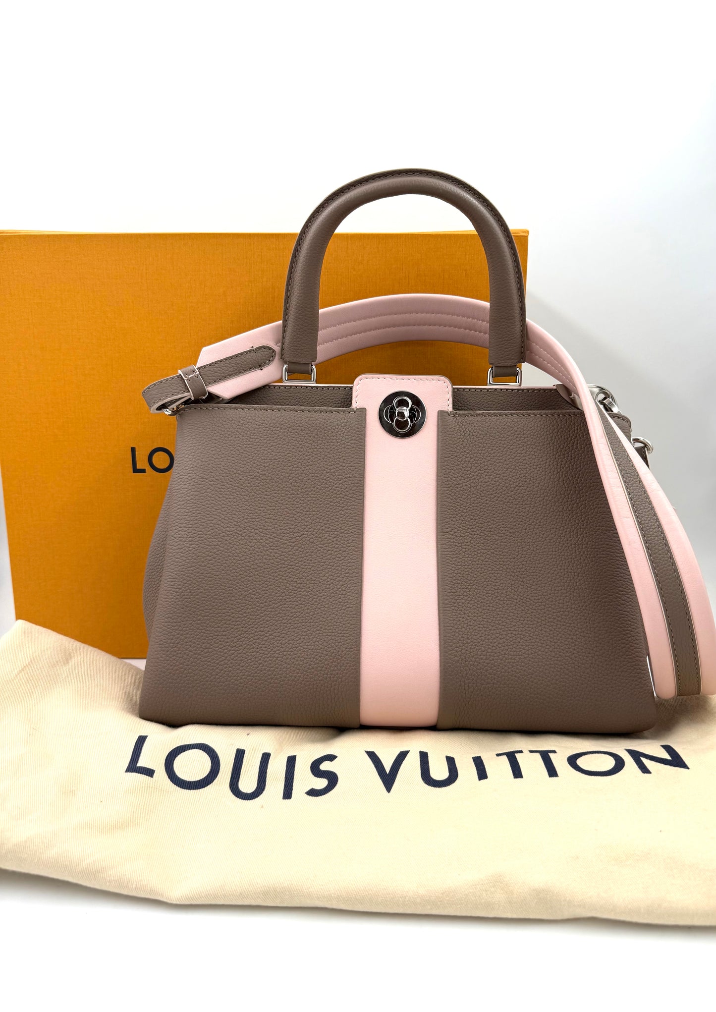 LOUIS VUITTON Astrid Taupe Rose elegante Designer Handtasche in Taupe mit rosafarbenem Akzent und abnehmbarem Schulterriemen
