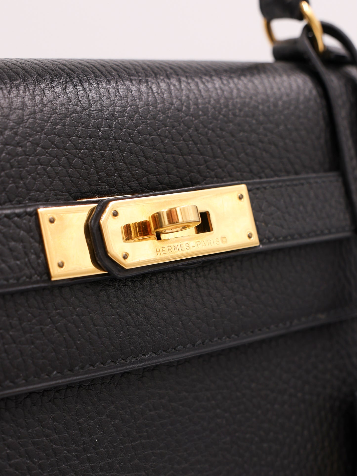 HERMÈS Kelly 32 schwarz GHW