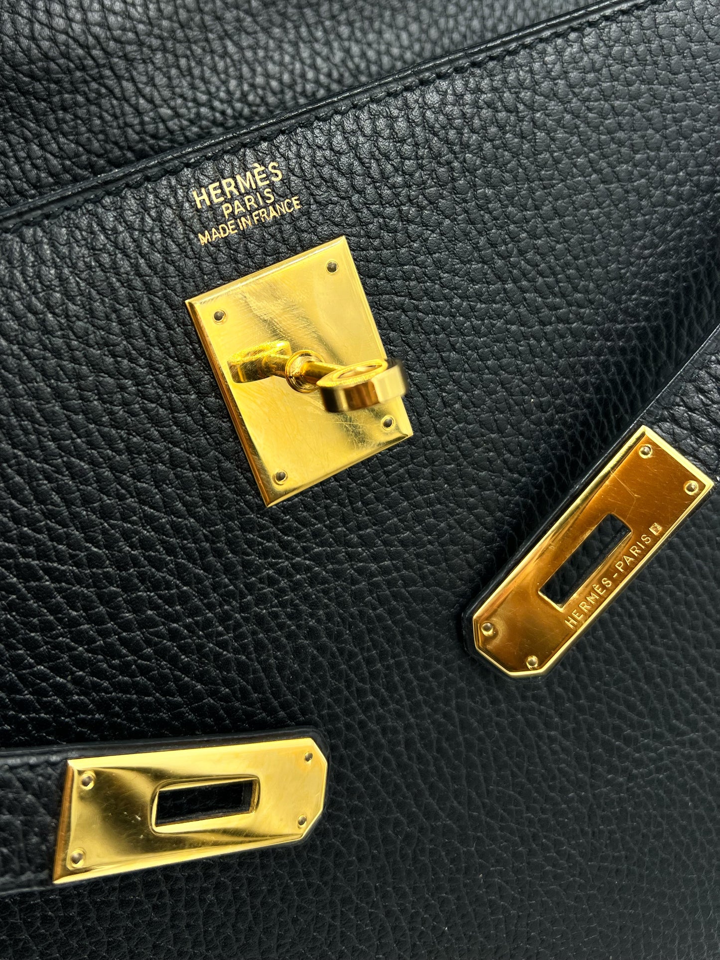 HERMÈS Kelly 32 schwarz GHW