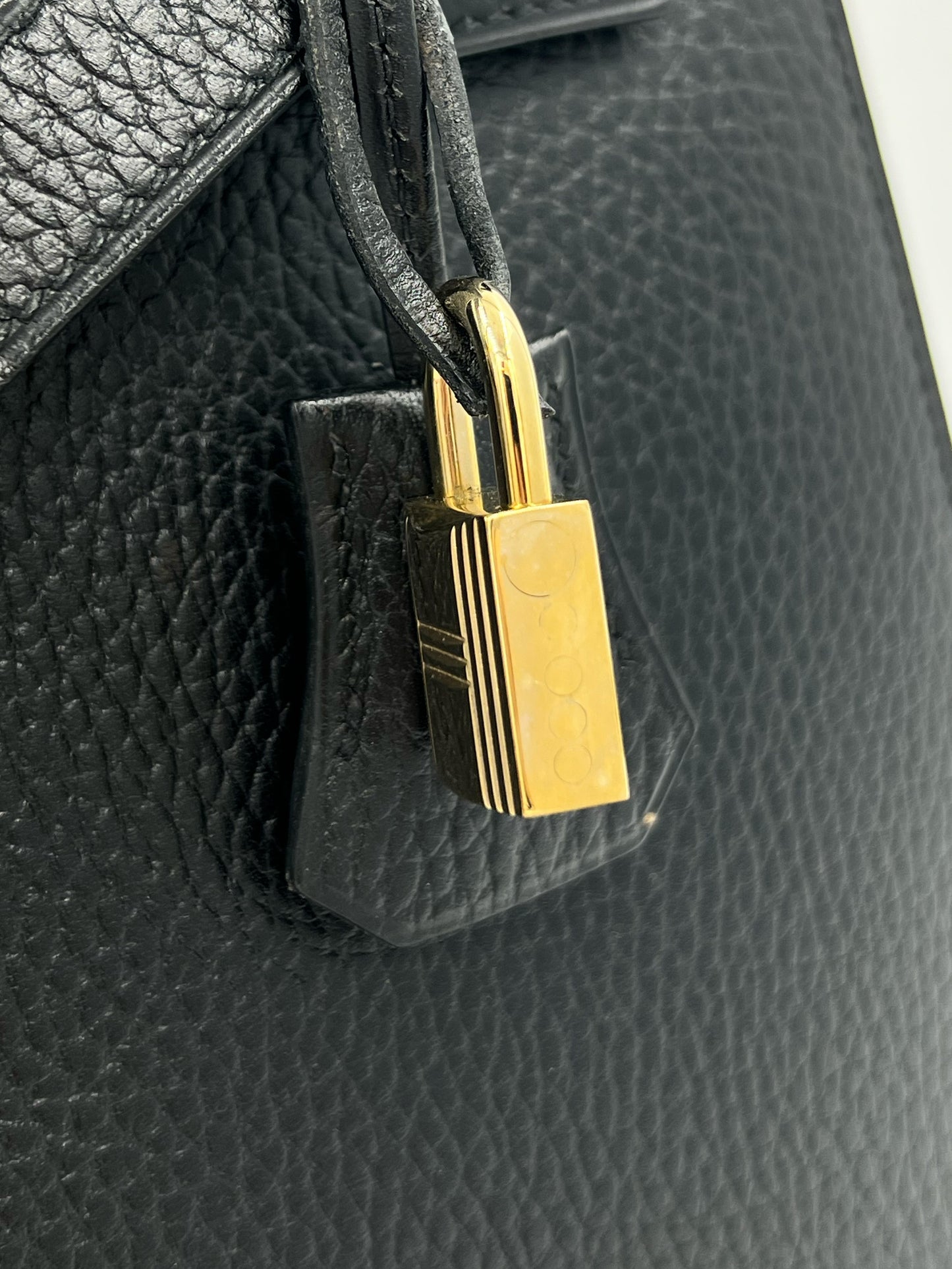 HERMÈS Kelly 32 schwarz GHW