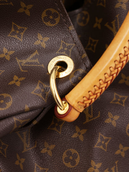 LOUIS VUITTON Artsy MM Monogram Canvas mit Tasselanhänger