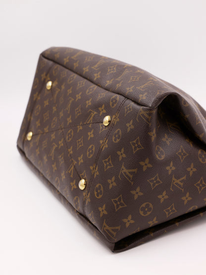 LOUIS VUITTON Artsy MM Monogram Canvas mit Tasselanhänger