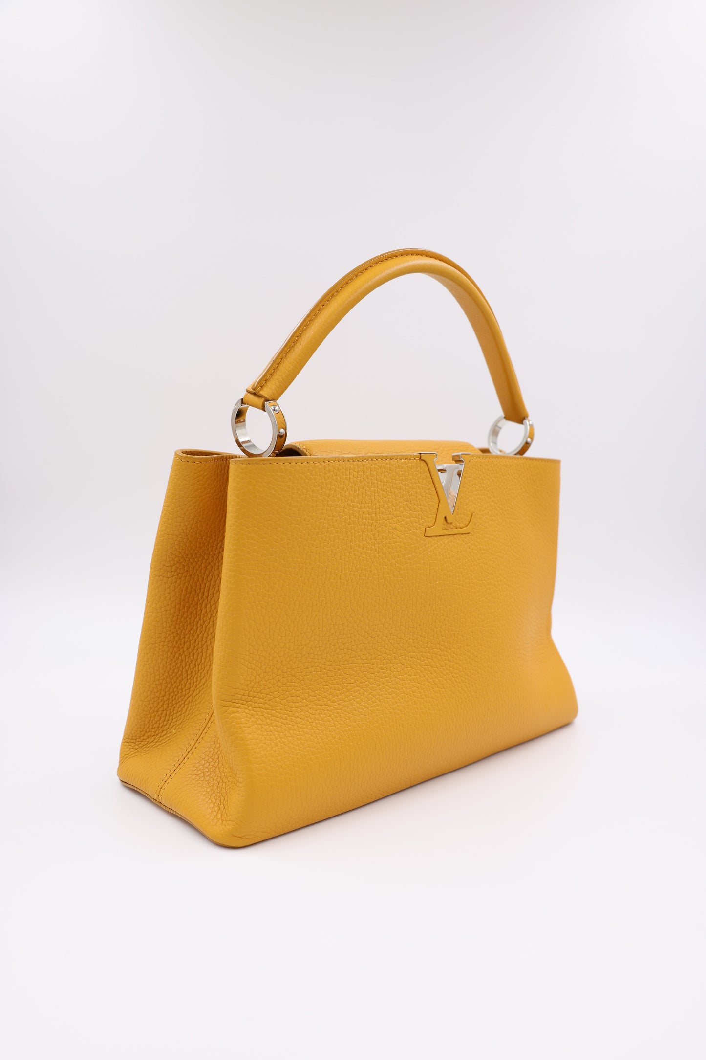 LOUIS VUITTON Capucines MM Safran