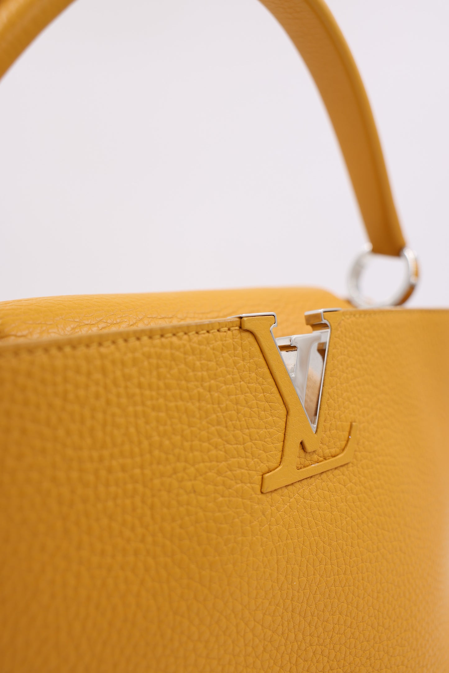 LOUIS VUITTON Capucines MM Safran