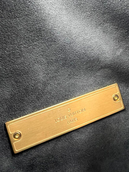 LOUIS VUITTON Dauphine MM Monogram Reverse goldfarbene Logo Plakette