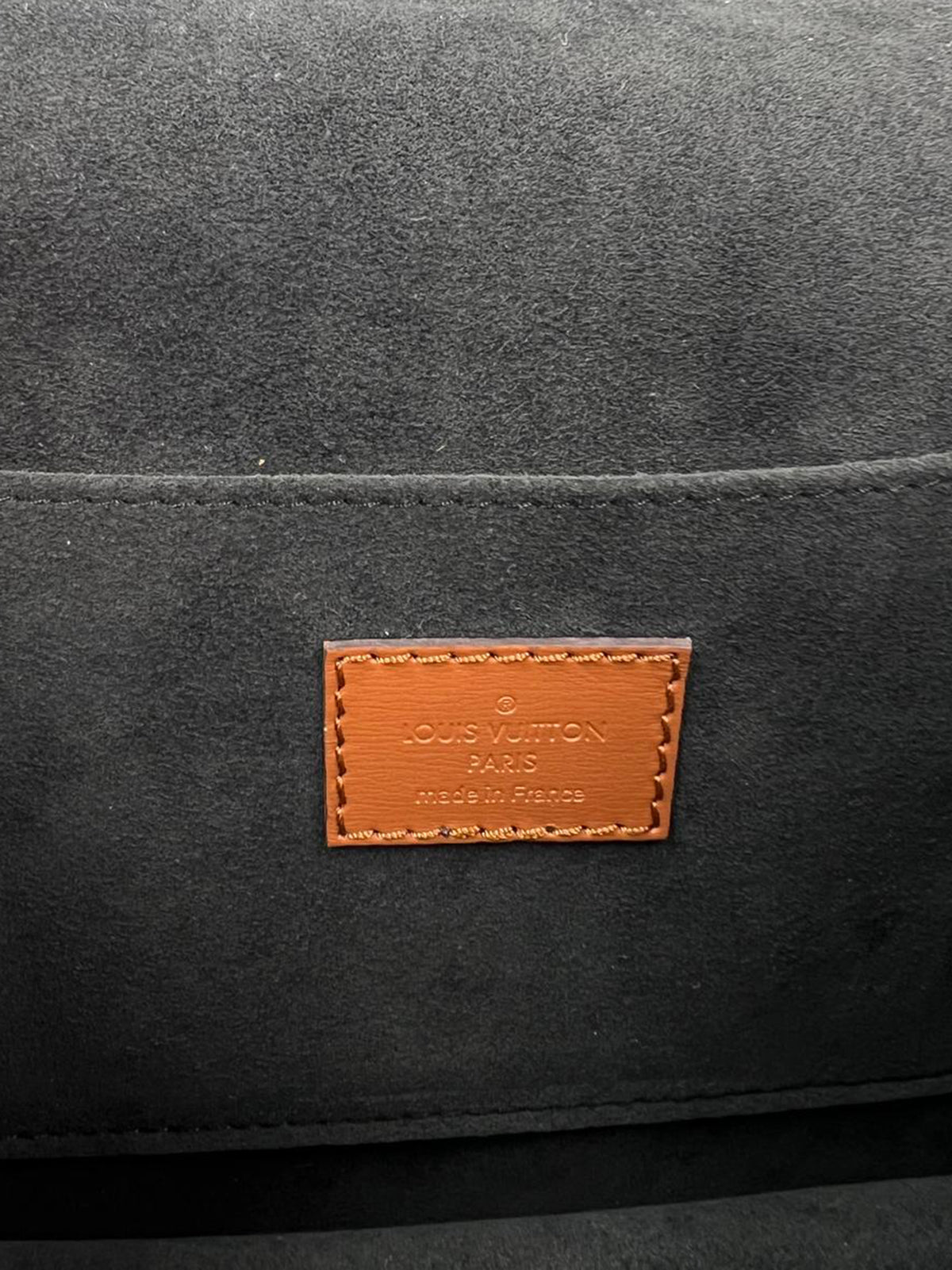 LOUIS VUITTON Dauphine MM Monogram Reverse mit braunem Lederetikett im schwarzen Innenfach