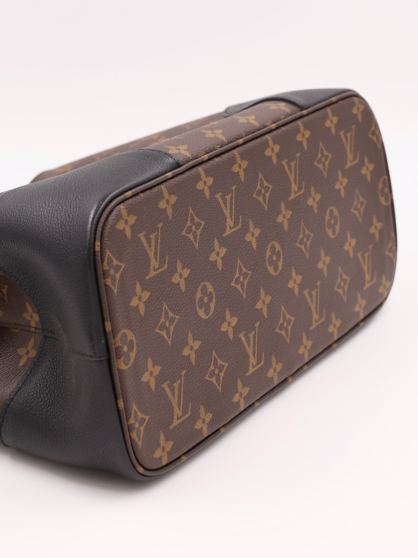 LOUIS VUITTON Flandrin Monogram Canvas schwarz