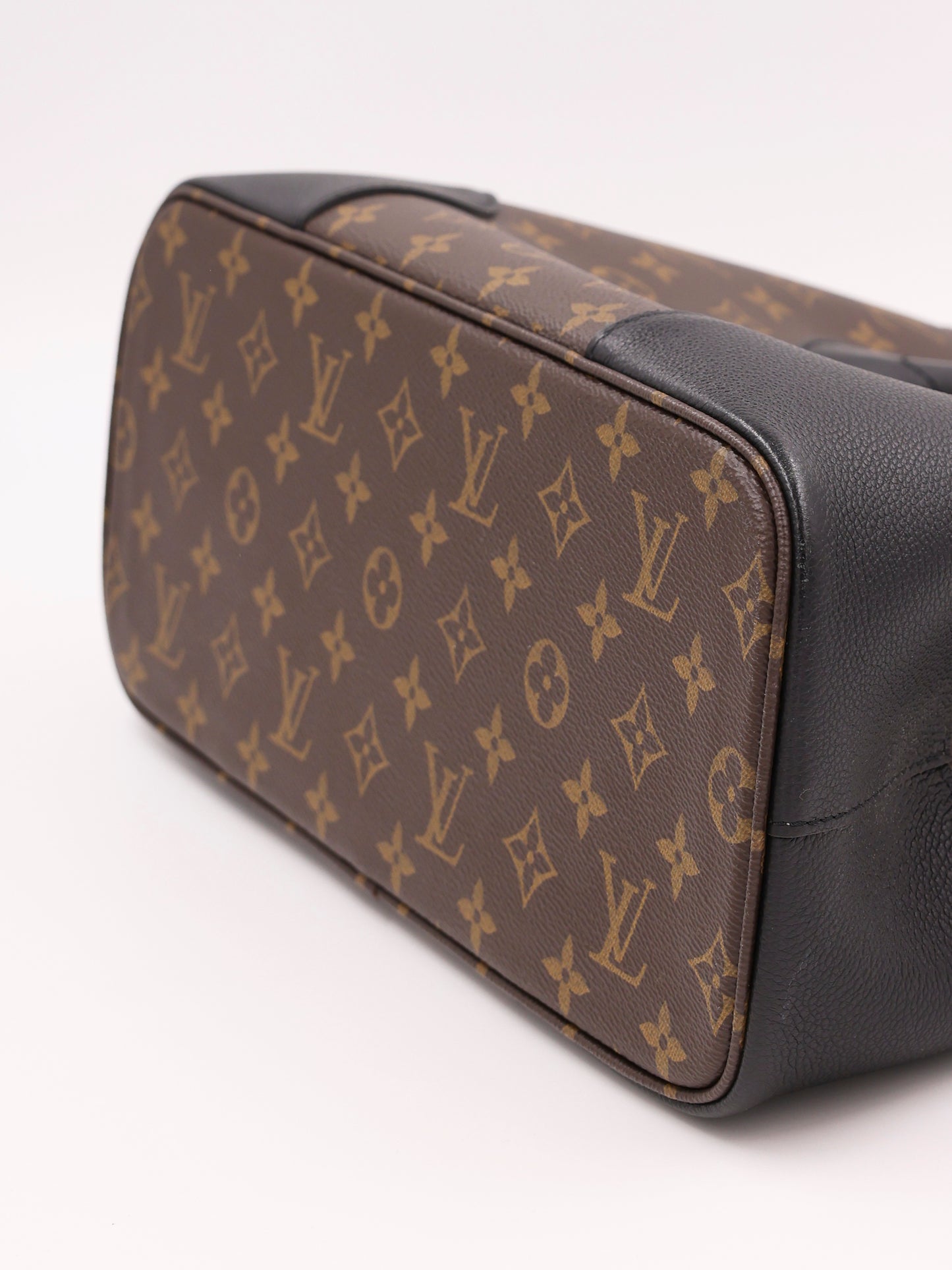 LOUIS VUITTON Flandrin Monogram Canvas schwarz