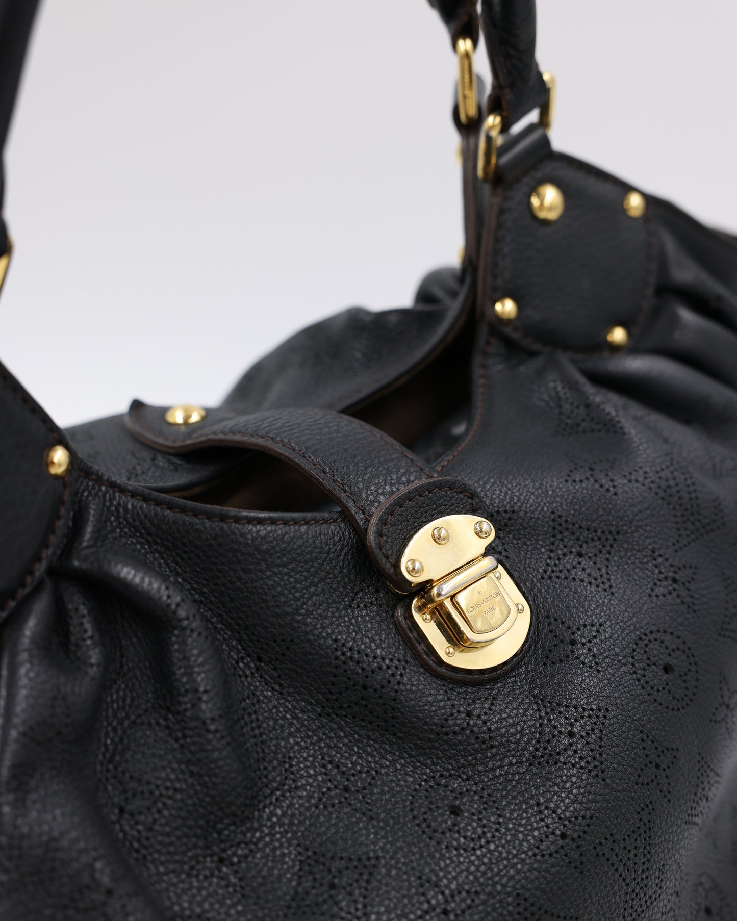 LOUIS VUITTON Mahina M schwarz