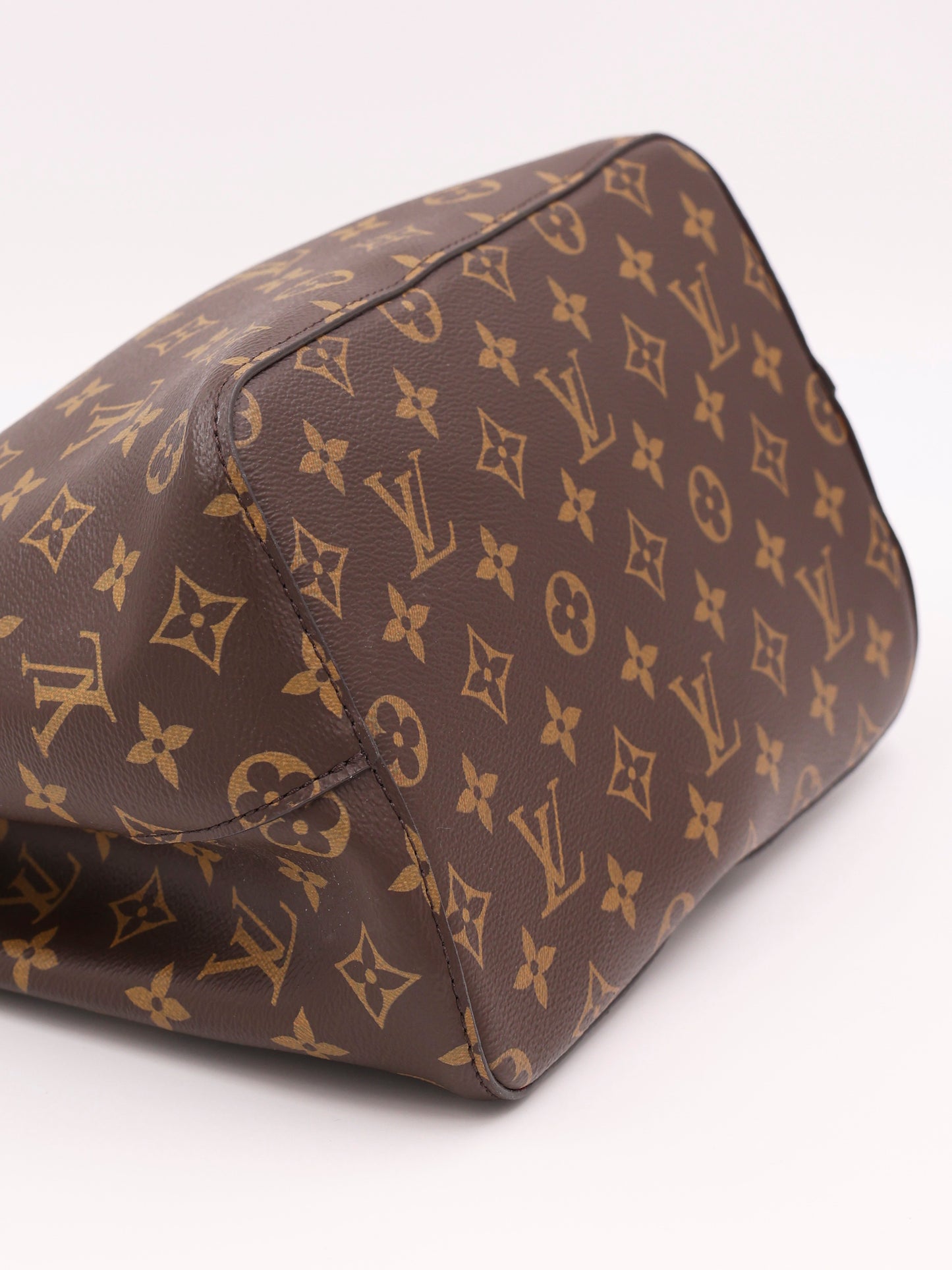 LOUIS VUITTON NeoNoe Monogram Canvas fuchsia