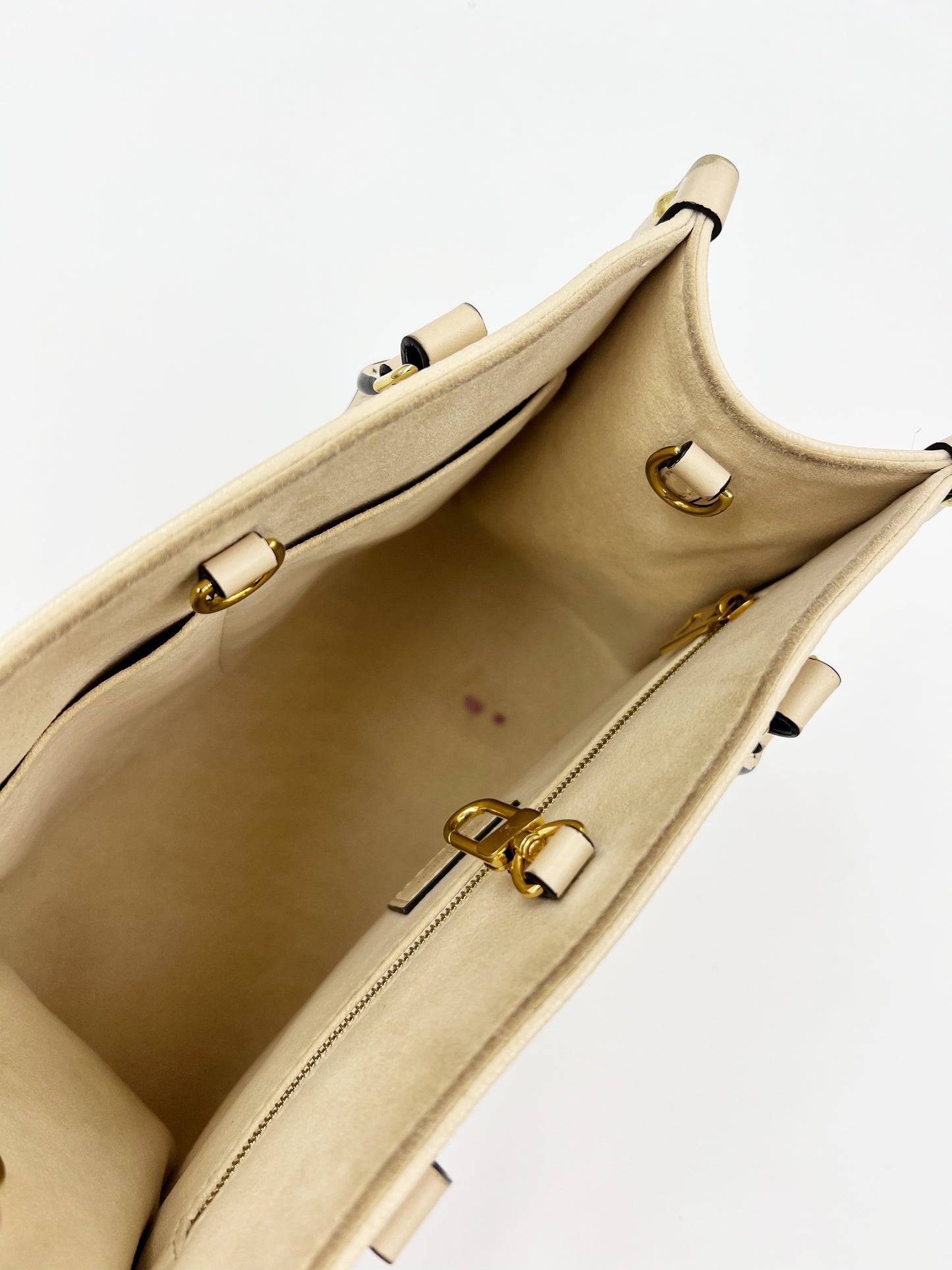 LOUIS VUITTON OnTheGo PM Monogram Empreinte Leder creme