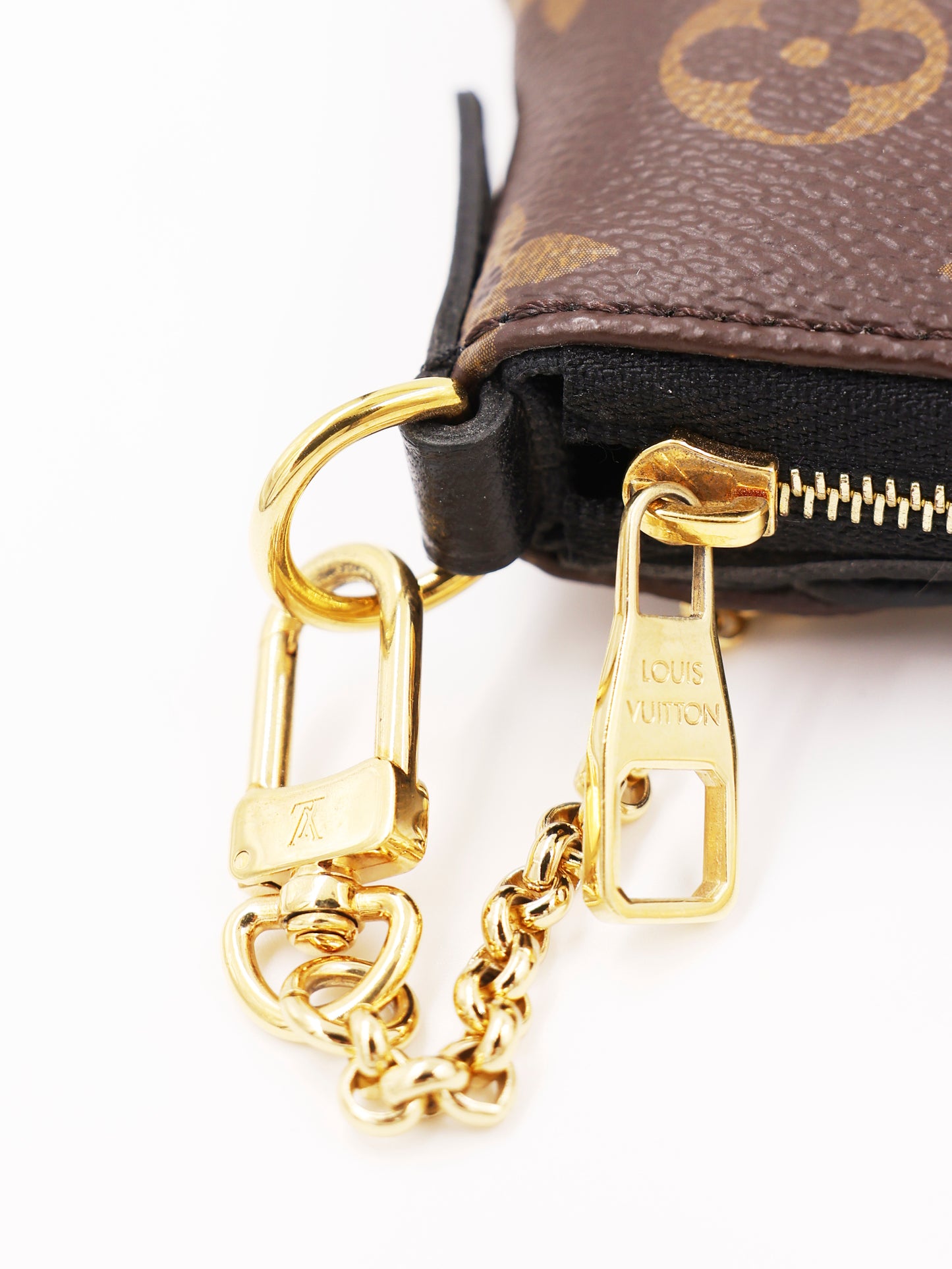 LOUIS VUITTON Pallas Clutch Monogram Canvas schwarz