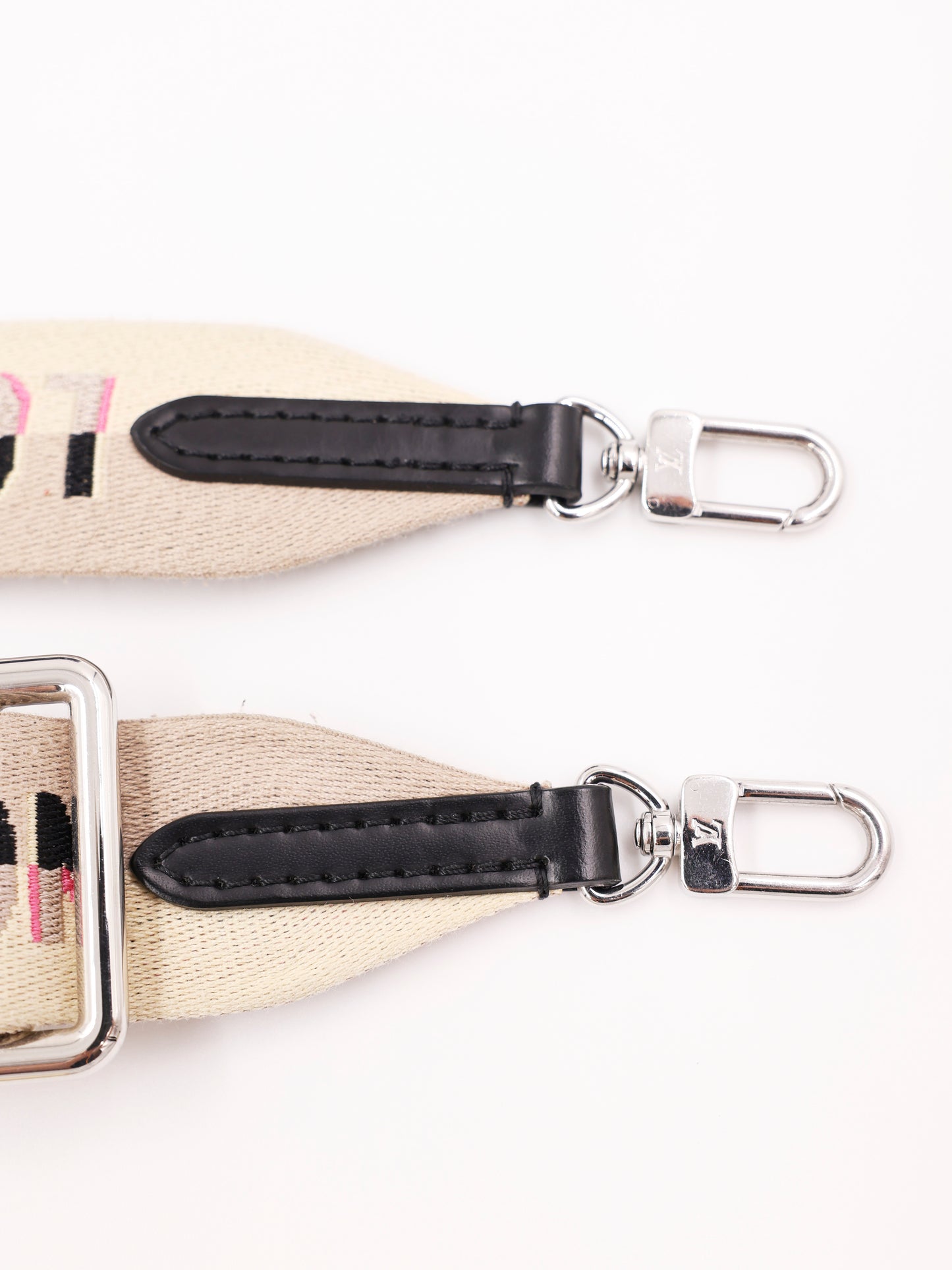 LOUIS VUITTON Easy Pouch On Strap Epi schwarz