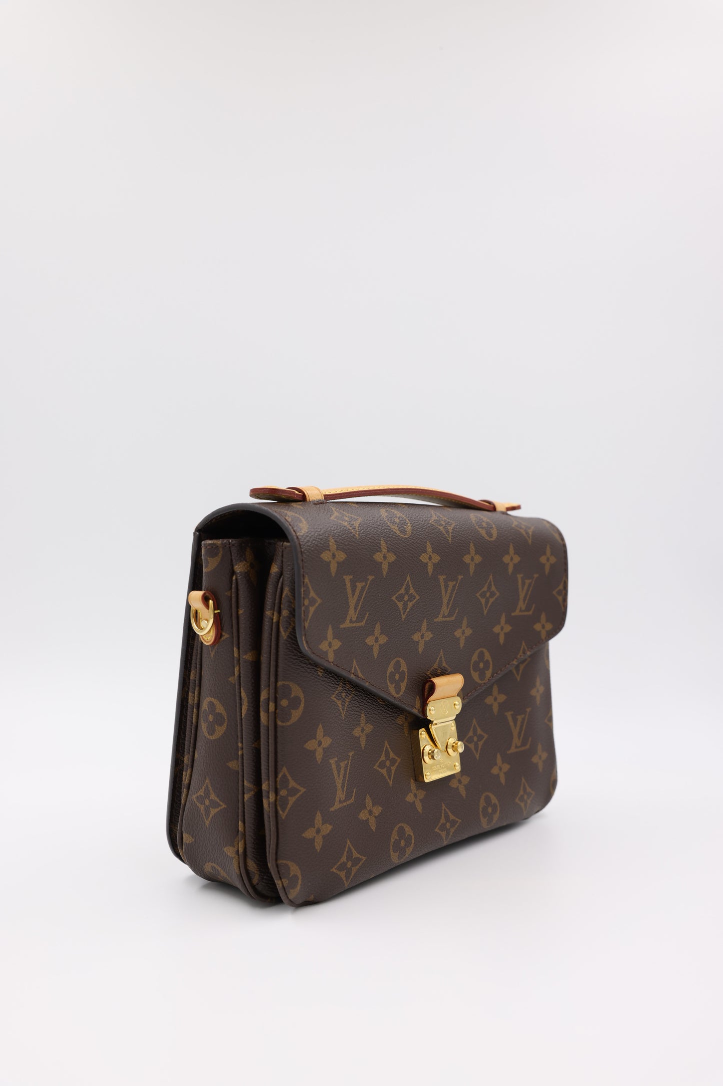LOUIS VUITTON Pochette Metis Monogram Canvas