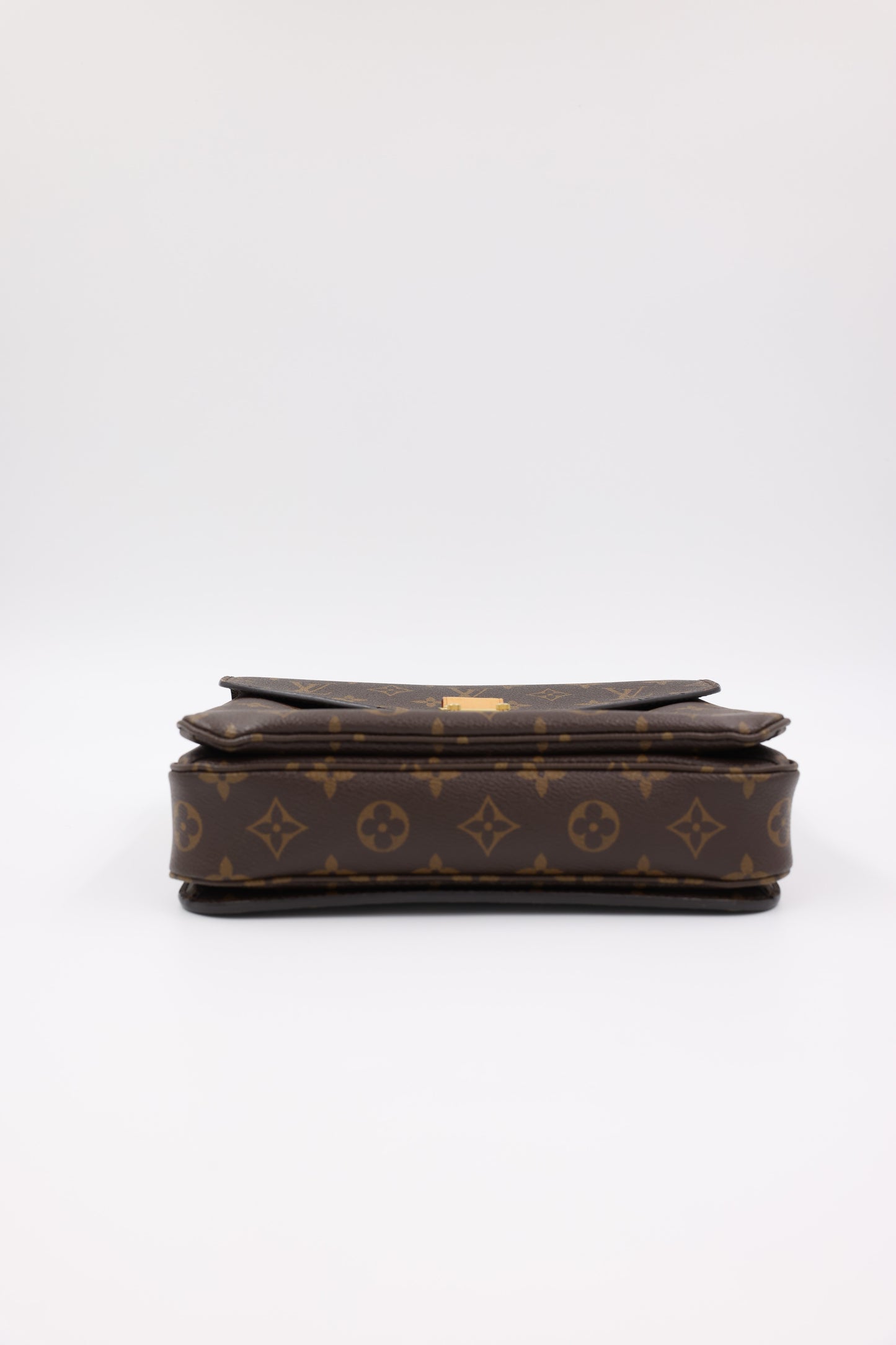 LOUIS VUITTON Pochette Metis Monogram Canvas