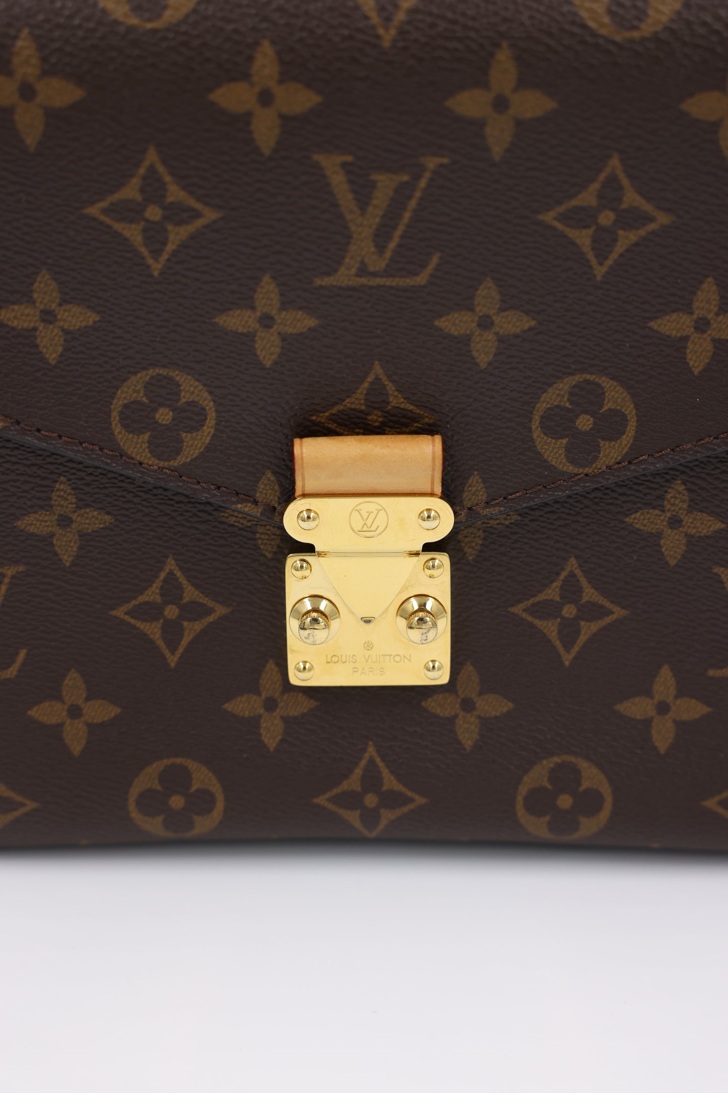 LOUIS VUITTON Pochette Metis Monogram Canvas