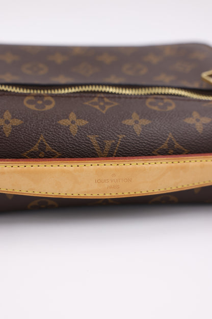 LOUIS VUITTON Pochette Metis Monogram Canvas