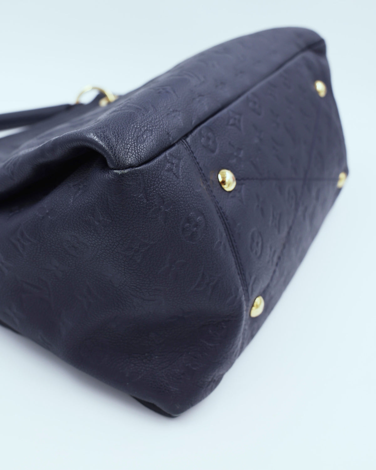 LOUIS VUITTON Artsy MM Monogram Empreinte dunkelblau, dunkelblaue Designerhandtasche mit goldfarbenen Details