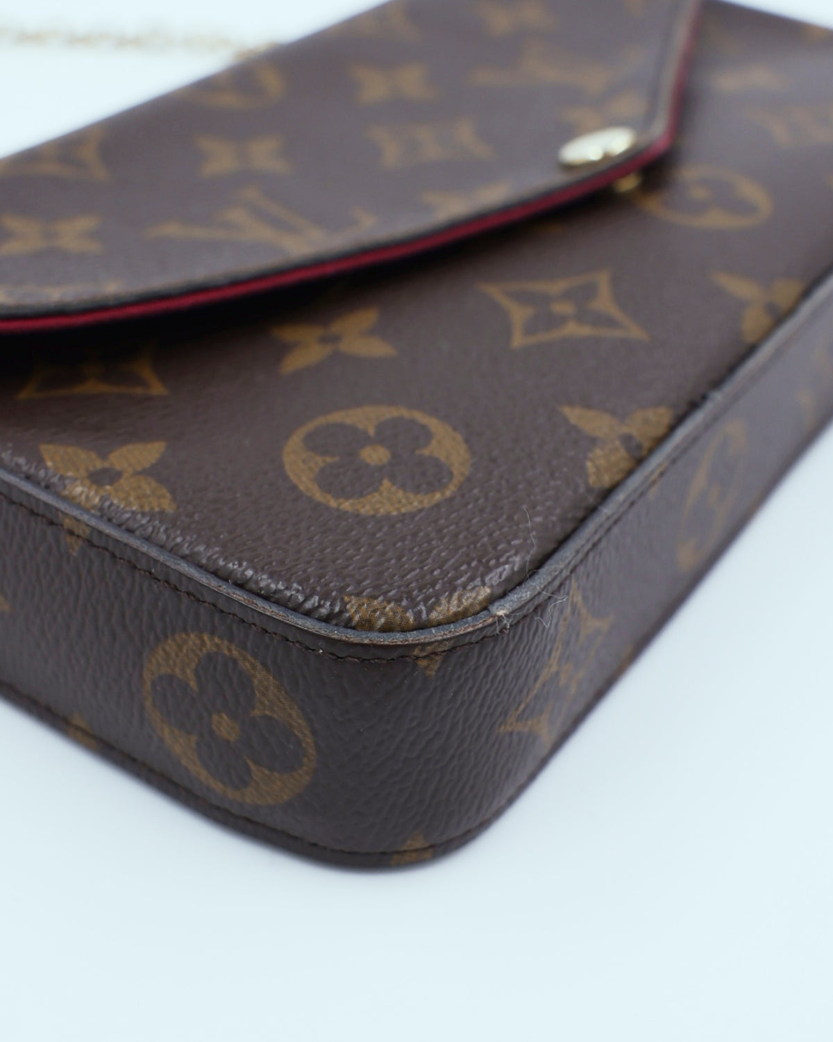 LOUIS VUITTON Felicie Monogram Canvas, braune Clutch mit Monogramm Muster und rotem Rand