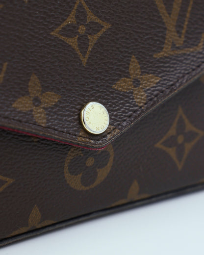 LOUIS VUITTON Felicie Monogram Canvas Detailaufnahme mit goldfarbenem Druckknopf