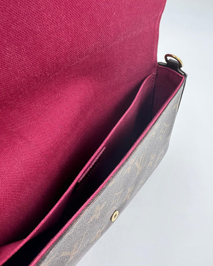 LOUIS VUITTON Felicie Monogram Canvas, geöffnete Clutch mit bordeauxrotem Innenfutter