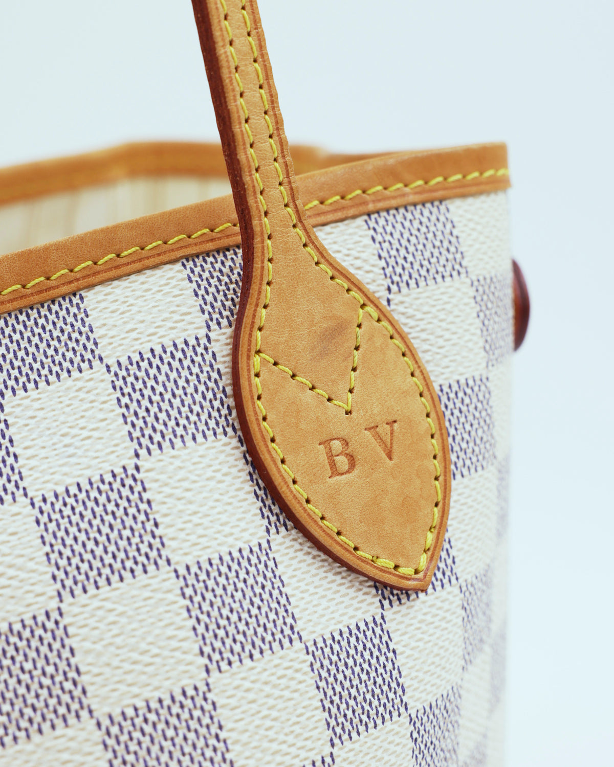 LOUIS VUITTON Neverfull PM Damier Azur mit charakteristischen Lederdetails