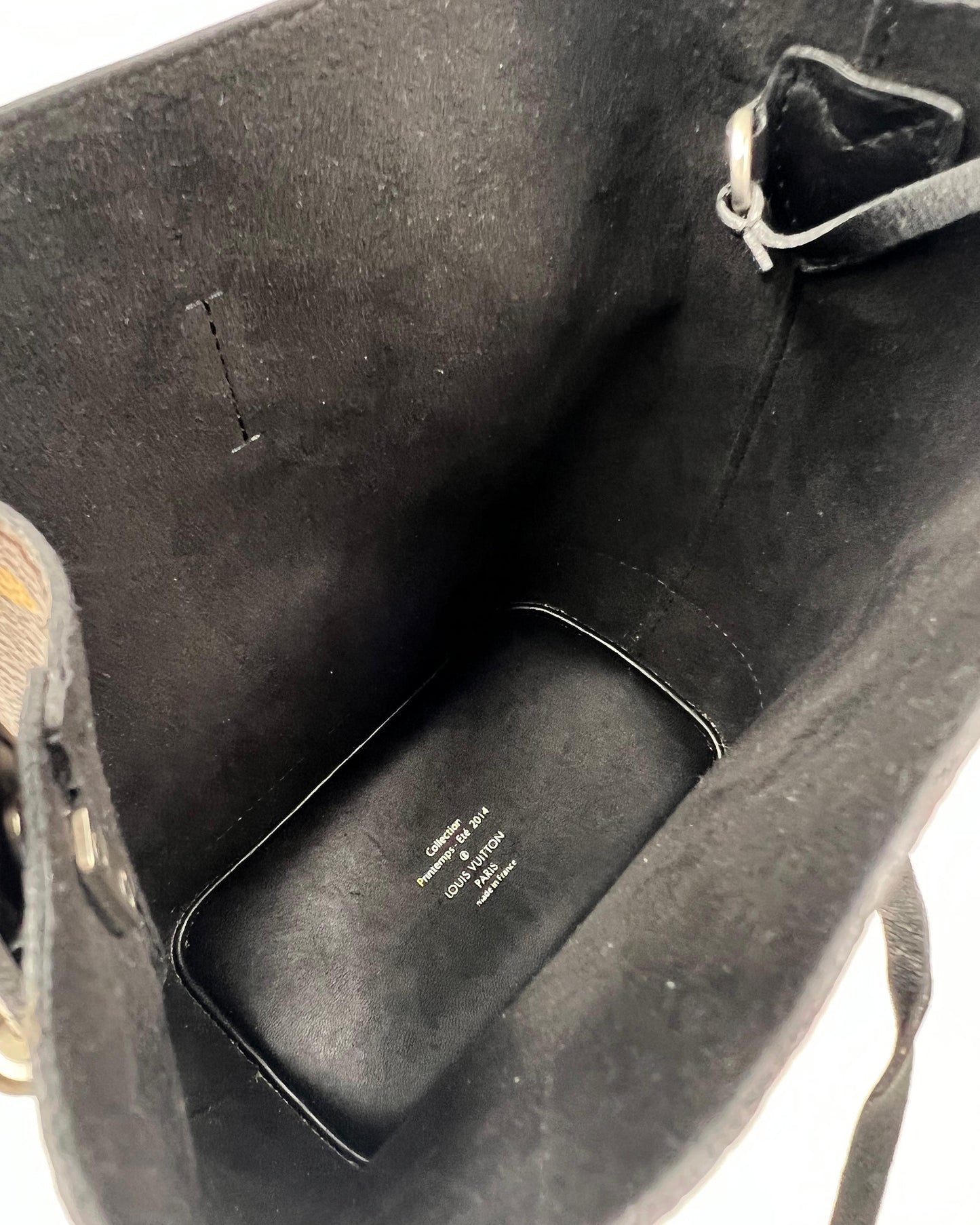 LOUIS VUITTON Idole Monogram Canvas schwarz Innenansicht mit schwarzem Innenfach