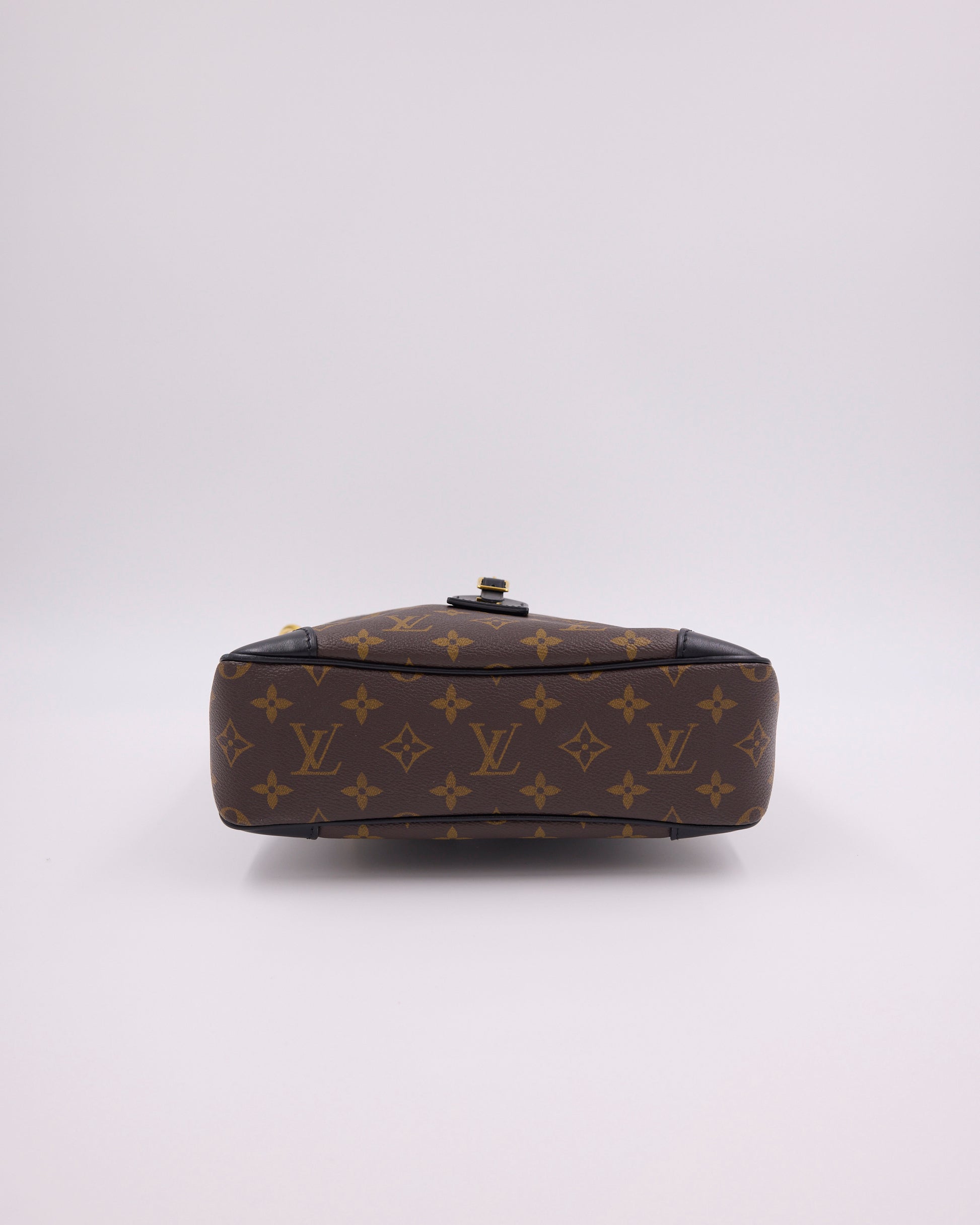 Louis Vuitton Odeon Monogram Canvas schwarz, Unterseite der Designerhandtasche mit Monogramm Muster