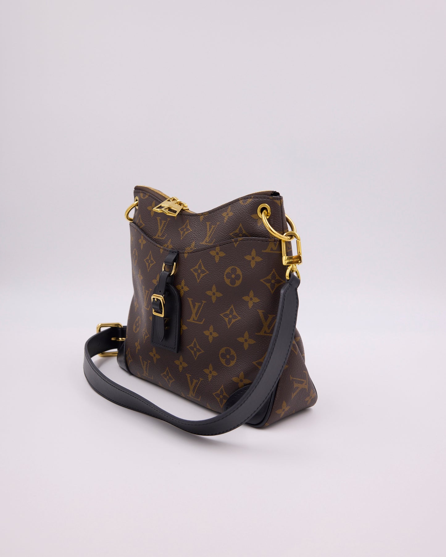Louis Vuitton Odeon Monogram Canvas schwarz Secondhand Designerhandtasche mit schwarzem Schulterriemen