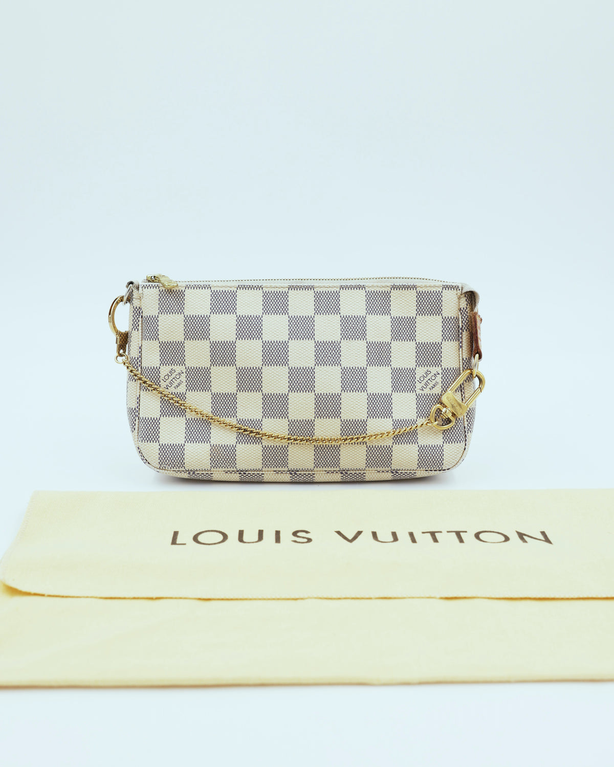 LOUIS VUITTON Pochette Accessoires Damier Azur, karierte Designer-Clutch mit Kette