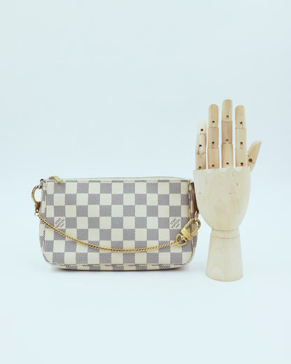 LOUIS VUITTON Pochette Accessoires Damier Azur als Secondhand Clutch mit Kette