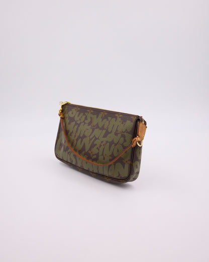 LOUIS VUITTON Pochette Accessoires Graffiti x Stephen Sprouse khaki, khakifarbene Designer Clutch