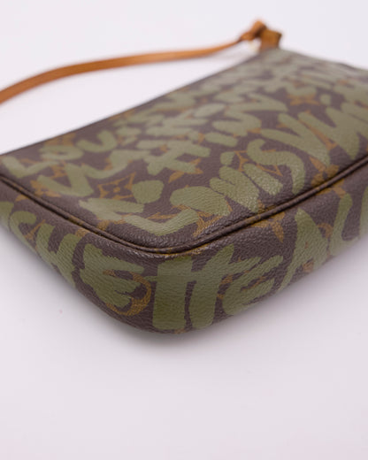 LOUIS VUITTON Pochette Accessoires Graffiti x Stephen Sprouse khaki Tasche mit Camouflage Muster