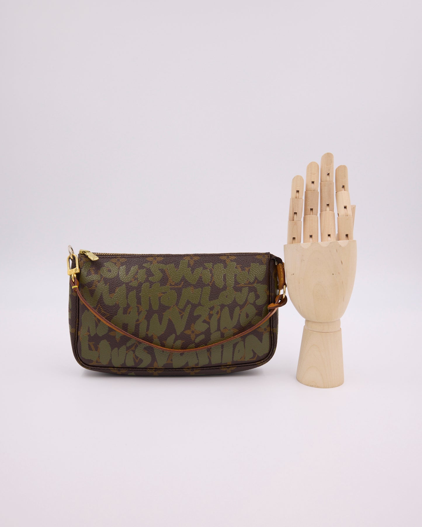 LOUIS VUITTON Pochette Accessoires Graffiti x Stephen Sprouse khaki khakifarbene Designer Clutch