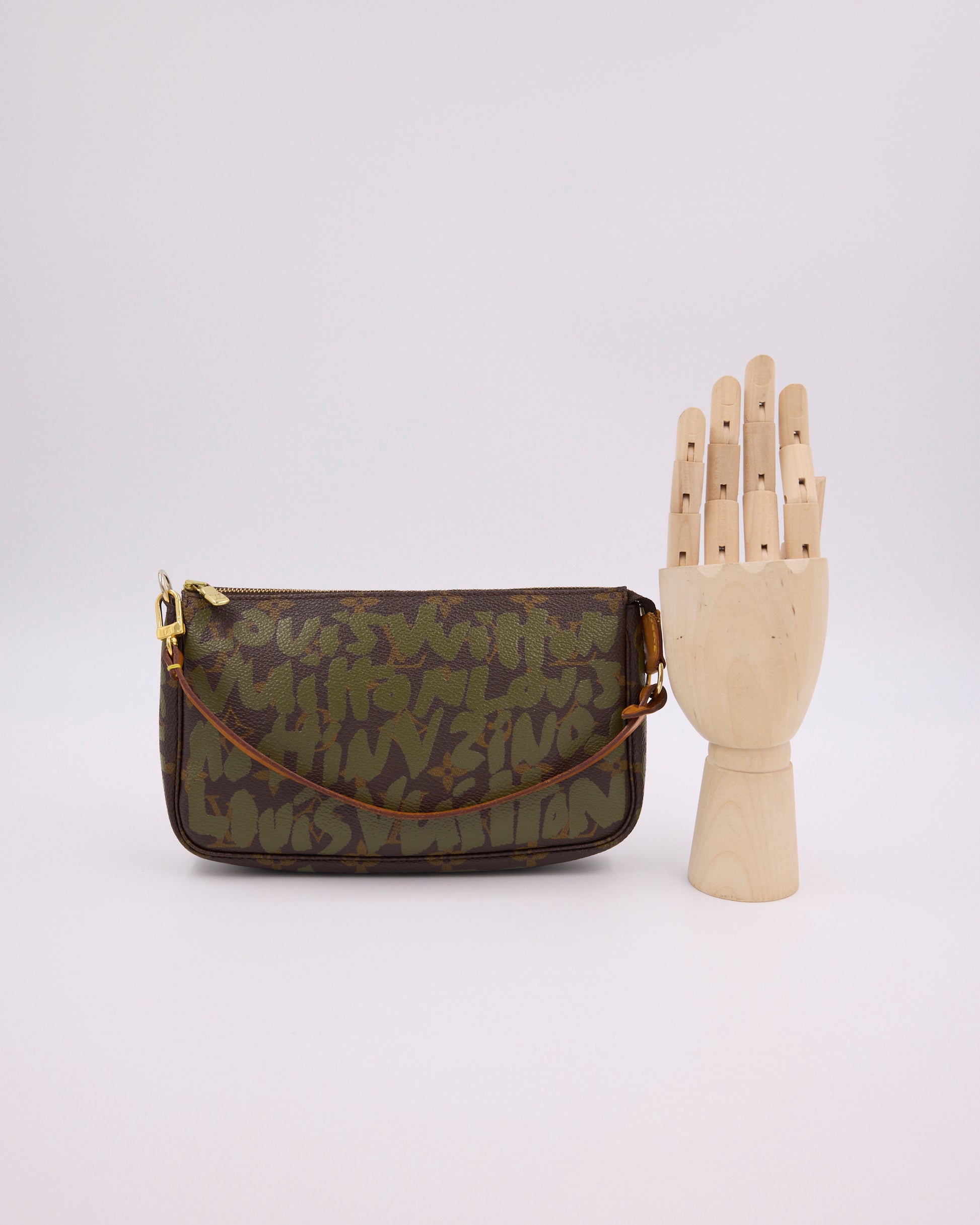 LOUIS VUITTON Pochette Accessoires Graffiti x Stephen Sprouse khaki khakifarbene Designer Clutch