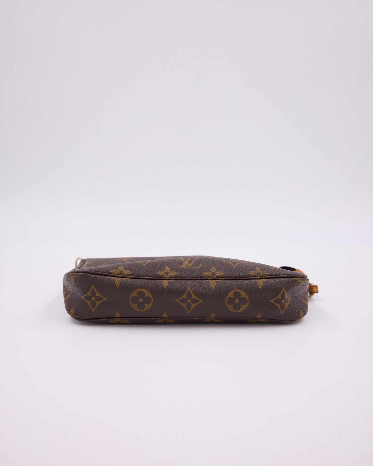 LOUIS VUITTON Pochette Accessoires Monogram Canvas braune Clutch aus Monogram Canvas