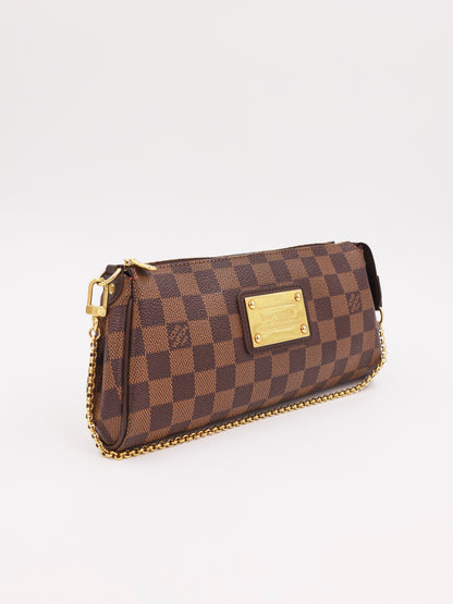 LOUIS VUITTON Pochette Eva Damier Ebene karierte Clutch mit goldfarbener Kette
