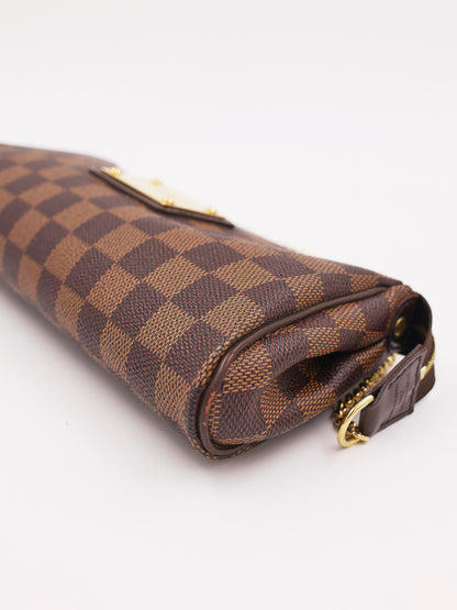 LOUIS VUITTON Pochette Eva Damier Ebene als Secondhand Clutch mit Damier Ebene Muster und goldfarbenen Details